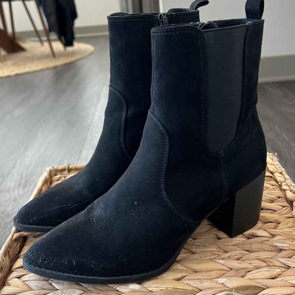 Express Black Faux Suede Chelsea Heeled Ankle Booties Size 8